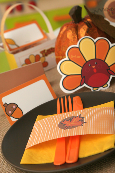 Free Printable Thanksgiving Kit from PaperGlitter.com