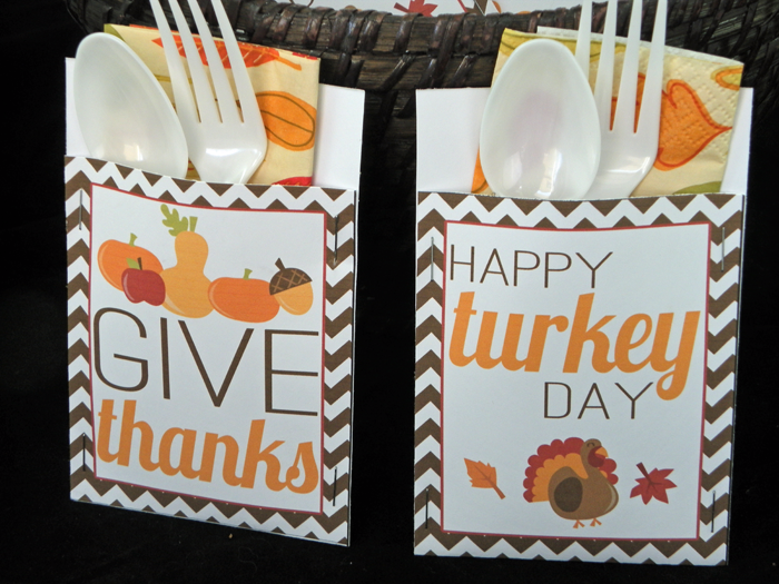 Free Printable Thanksgiving Cutlery Pouches from Between U&Me