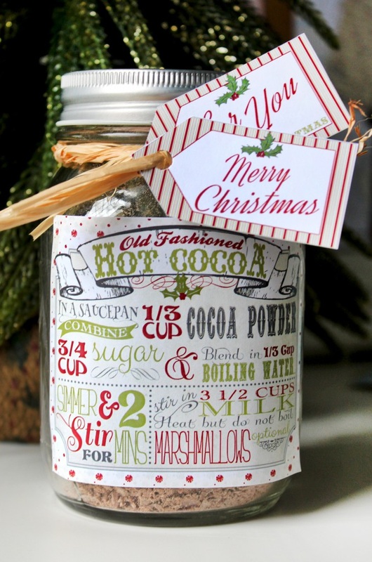 Free Printable Hot Cocoa Recipe Label and Gift Tags. Perfect Christmas Homemade gift by SassabyParties.com